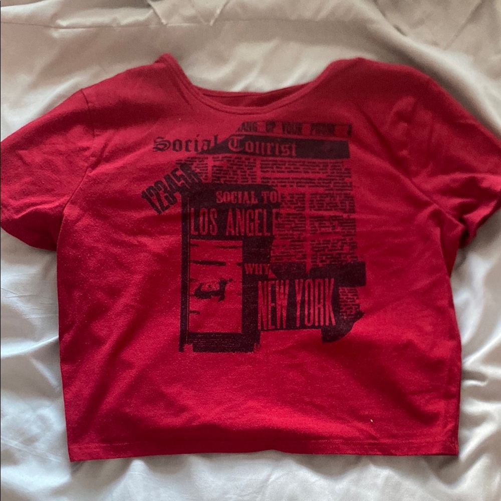 Hollister Social Tourist Cropped Tee